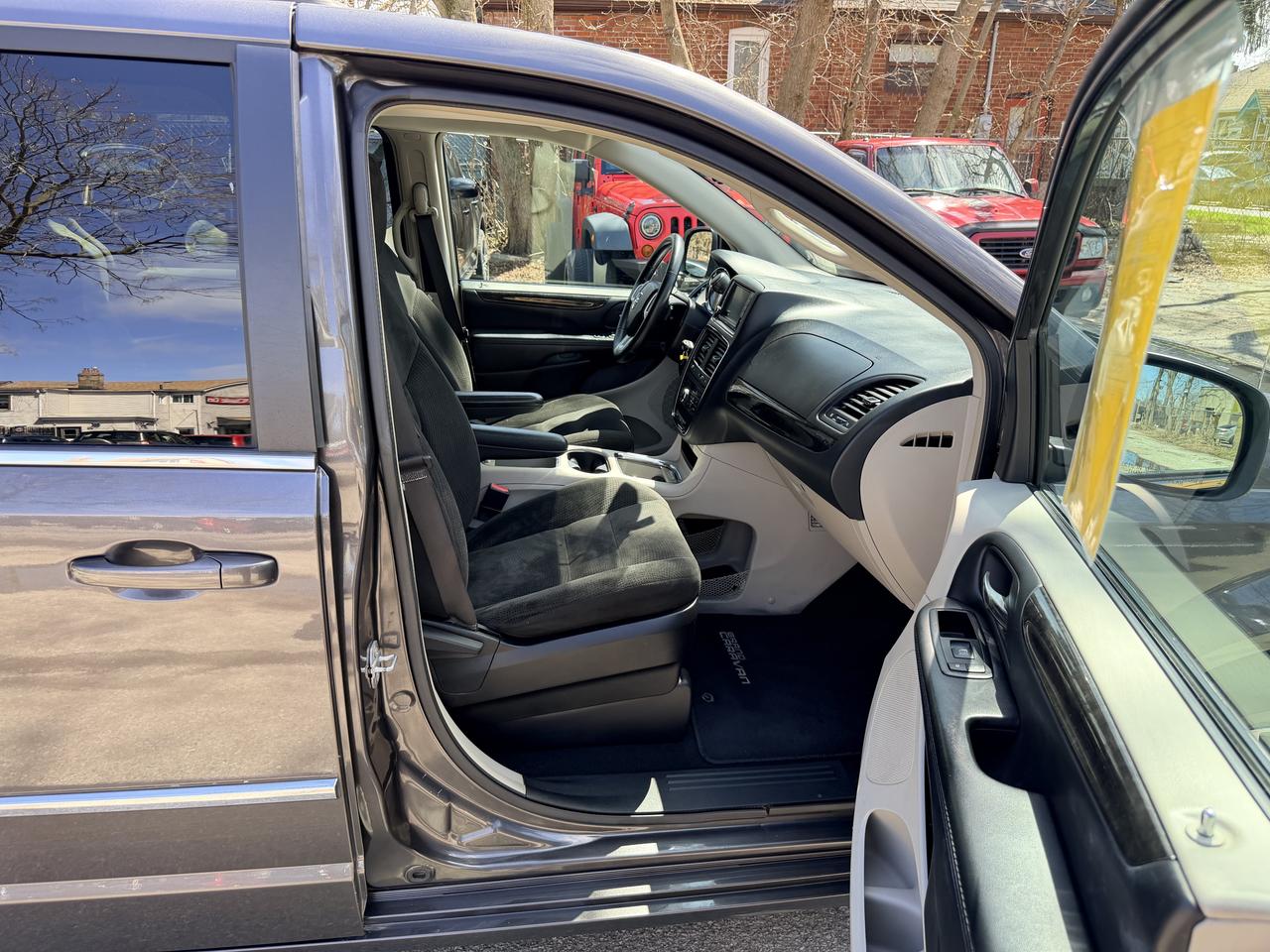 2015 Dodge Grand Caravan Crew Photo