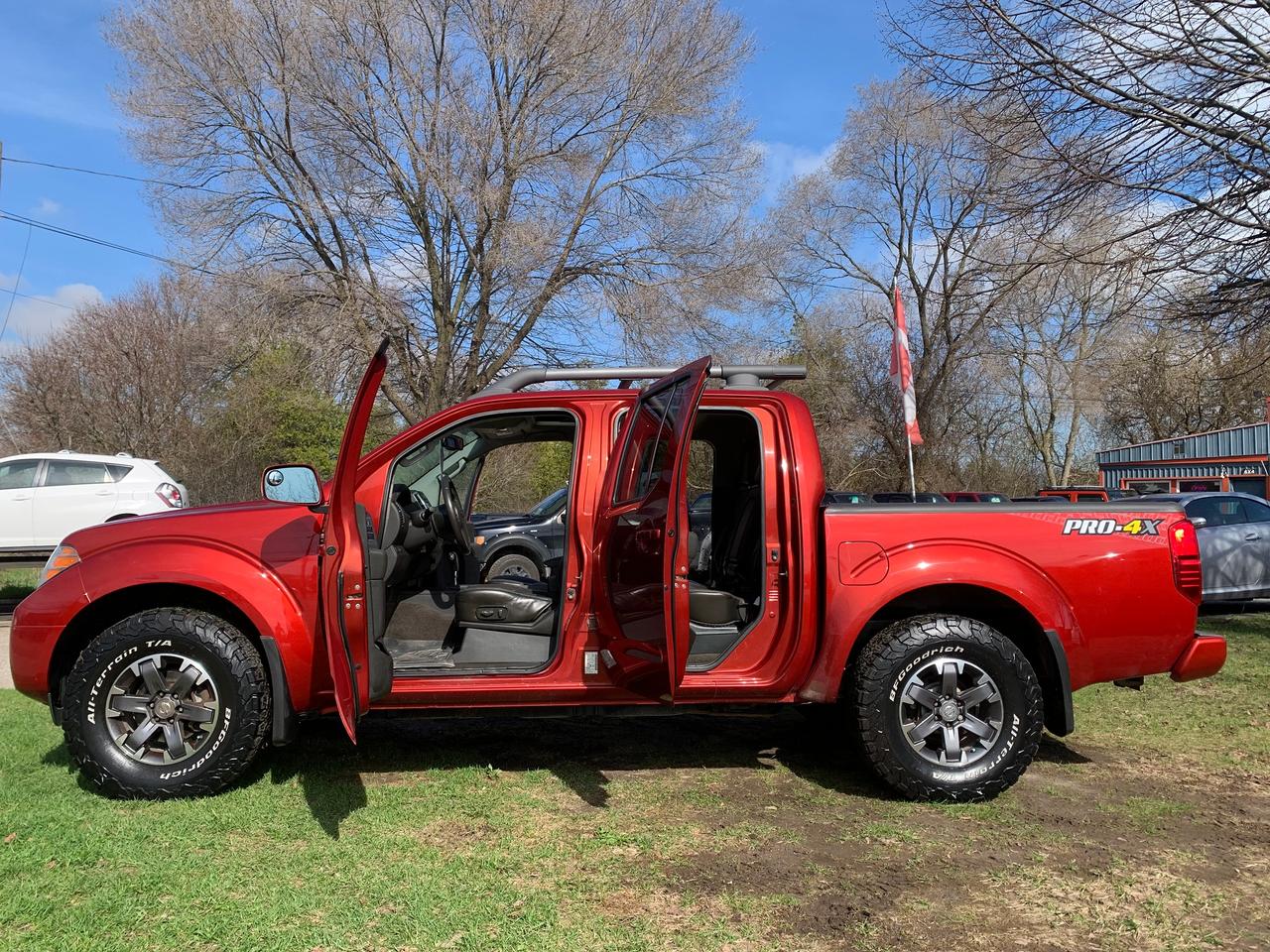 2016 Nissan Frontier PRO-4X CREW 1 OWNER LOW KMS CERTIFIED Photo3