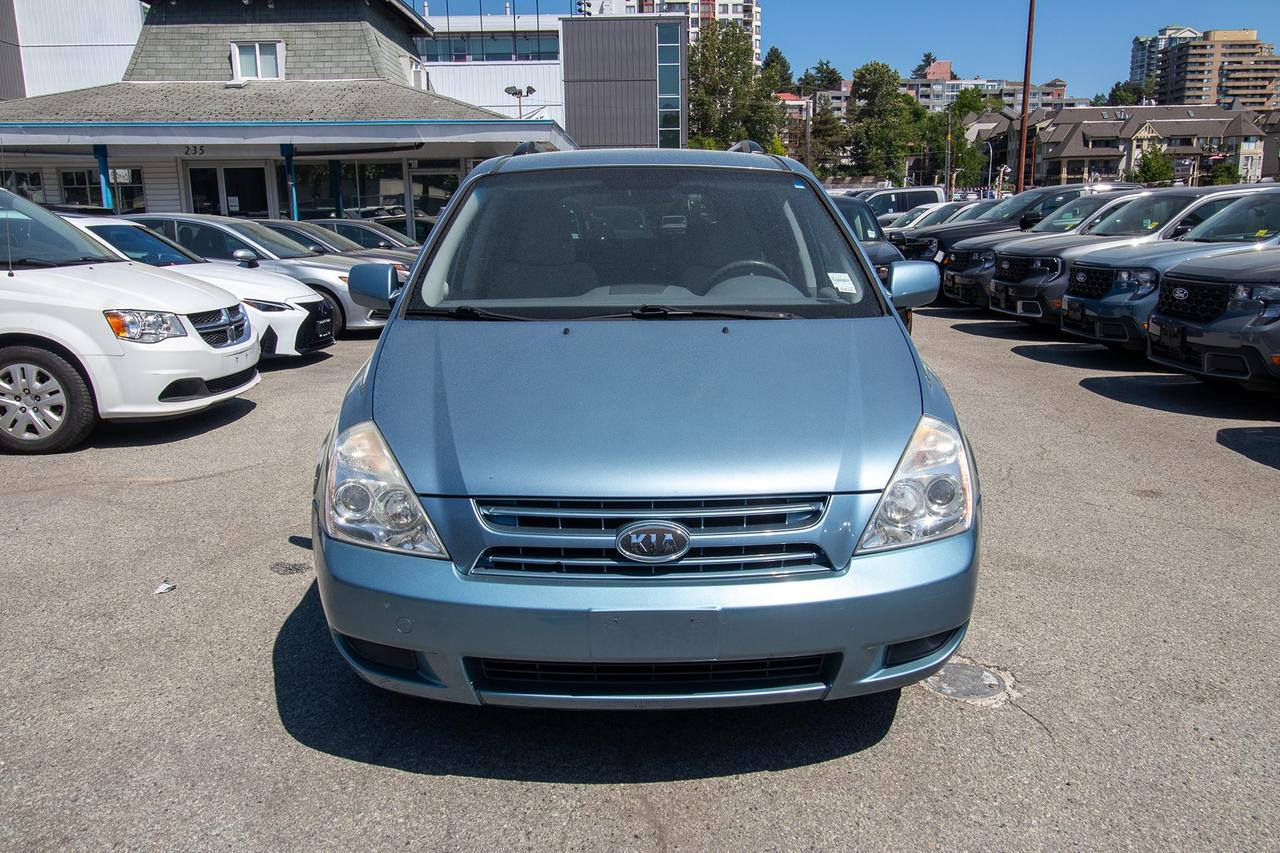 2009 Kia Sedona LX Photo2
