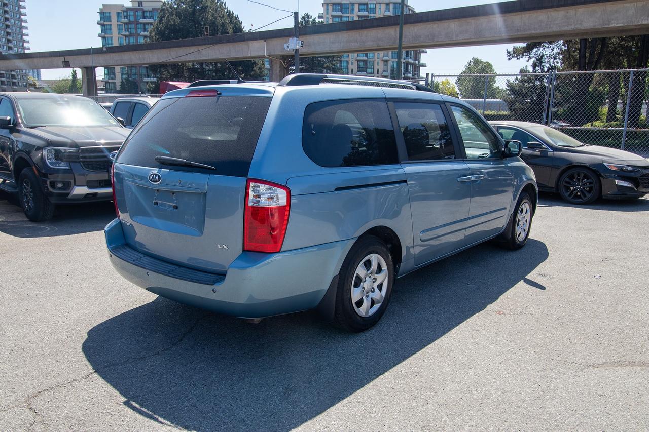 2009 Kia Sedona LX Photo4