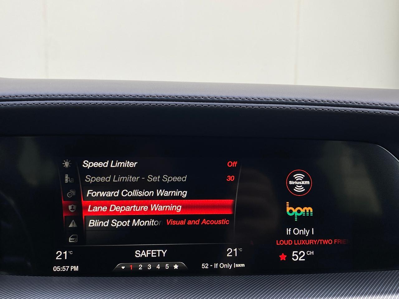 2019 Alfa Romeo Stelvio Ti Q4 SPORT-NERO EDIZIONE-NAV-CAMERA-PANO ROOF Photo