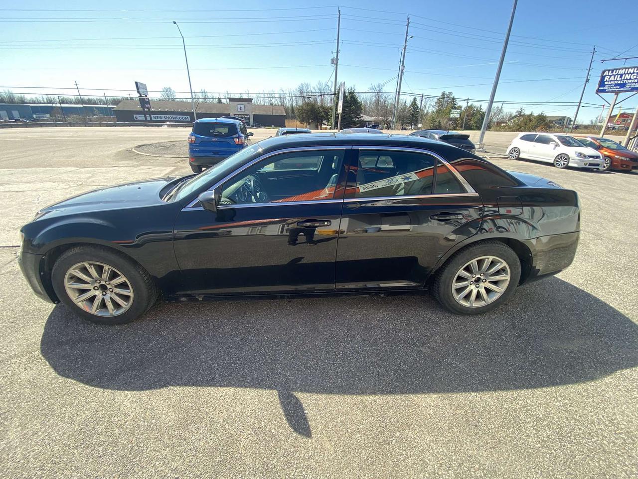 2013 Chrysler 300 4dr Sdn Touring RWD Photo3