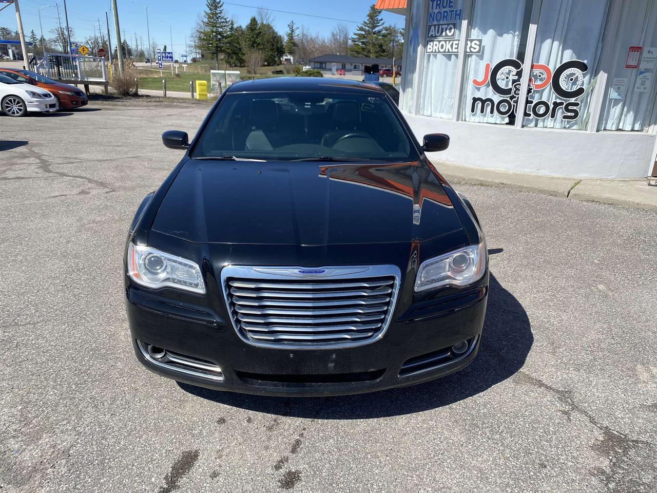 2013 Chrysler 300 4dr Sdn Touring RWD - Photo #2