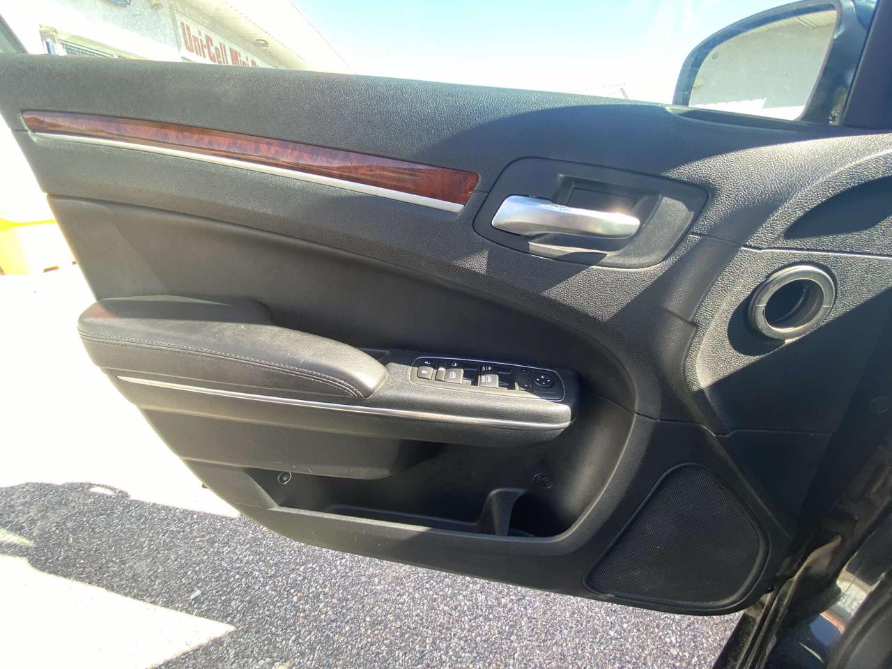 2013 Chrysler 300 4dr Sdn Touring RWD - Photo #16