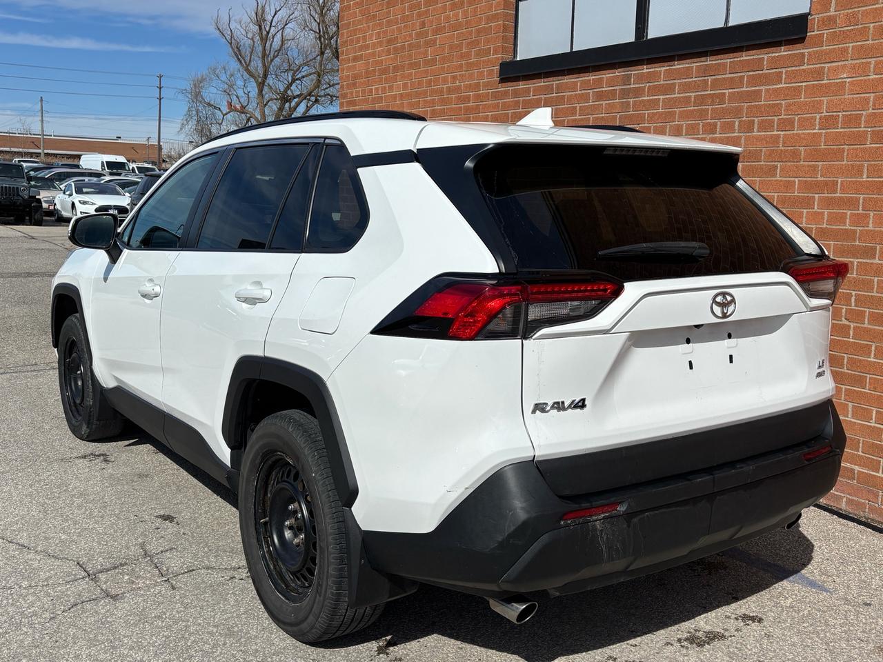 2021 Toyota RAV4 LE AWD Photo3