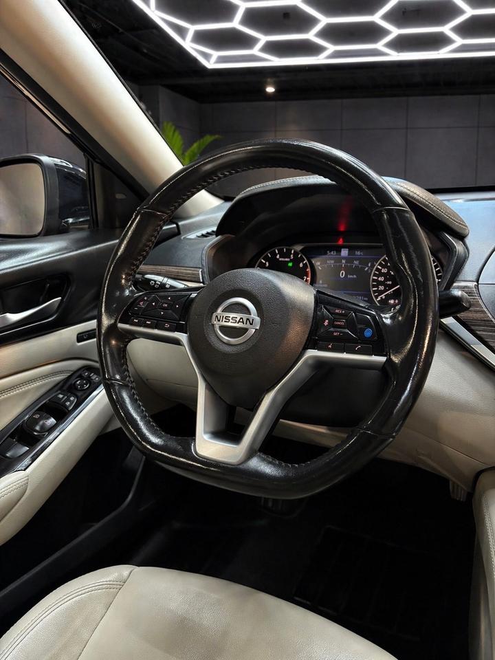 2022 Nissan Altima 2.5 Platinum Sedan Photo