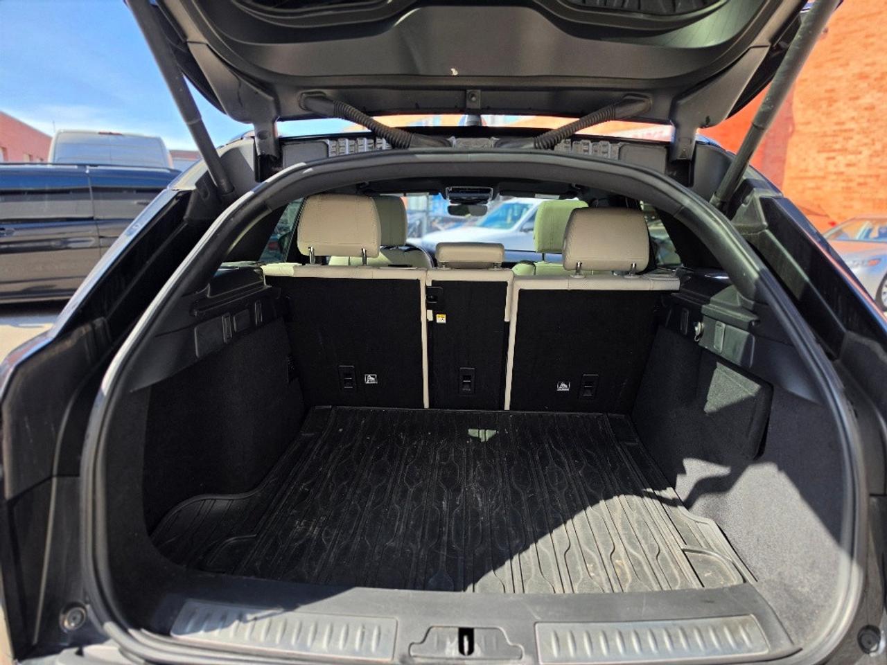 2019 Land Rover Range Rover Velar P380 R-DYNAMIC-PANO ROOF-LOADED-CERTIFIED Photo