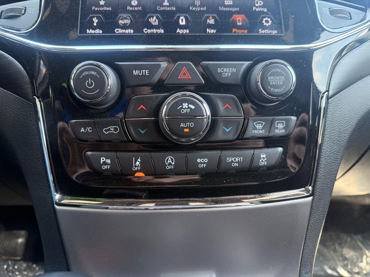 2021 Jeep Grand Cherokee Laredo Photo