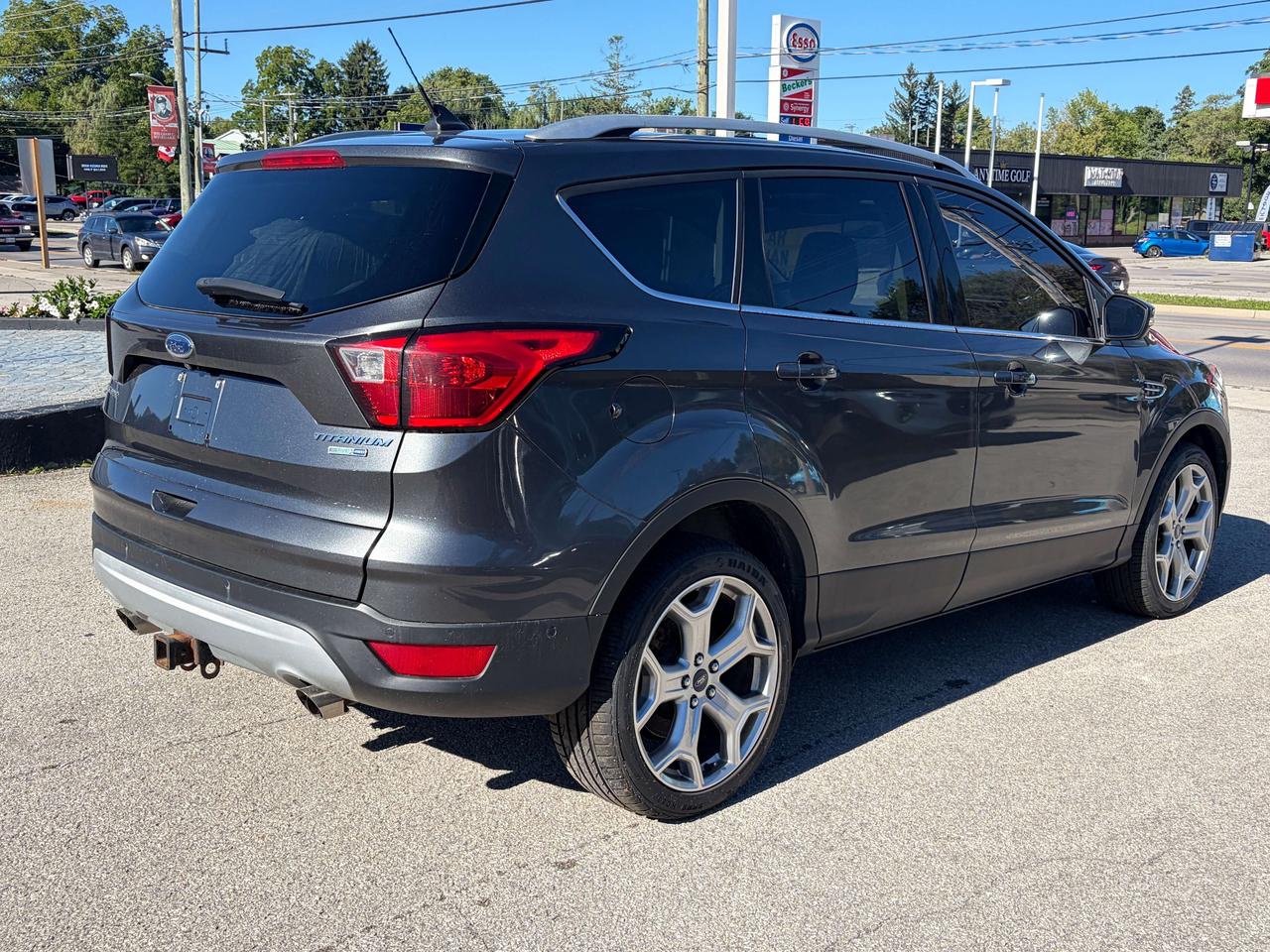 2019 Ford Escape Titanium 4WD Photo4