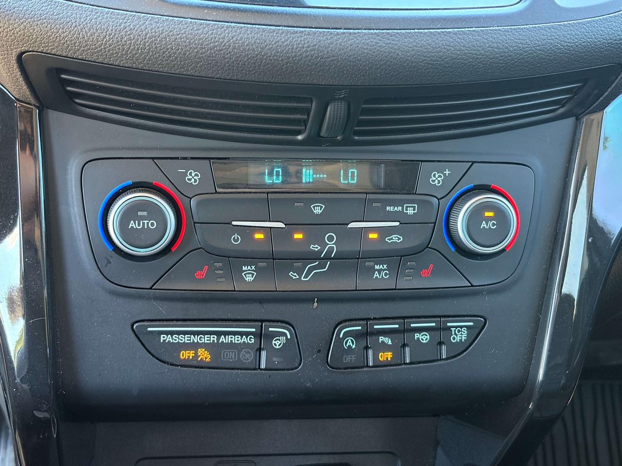 2019 Ford Escape Titanium 4WD Photo