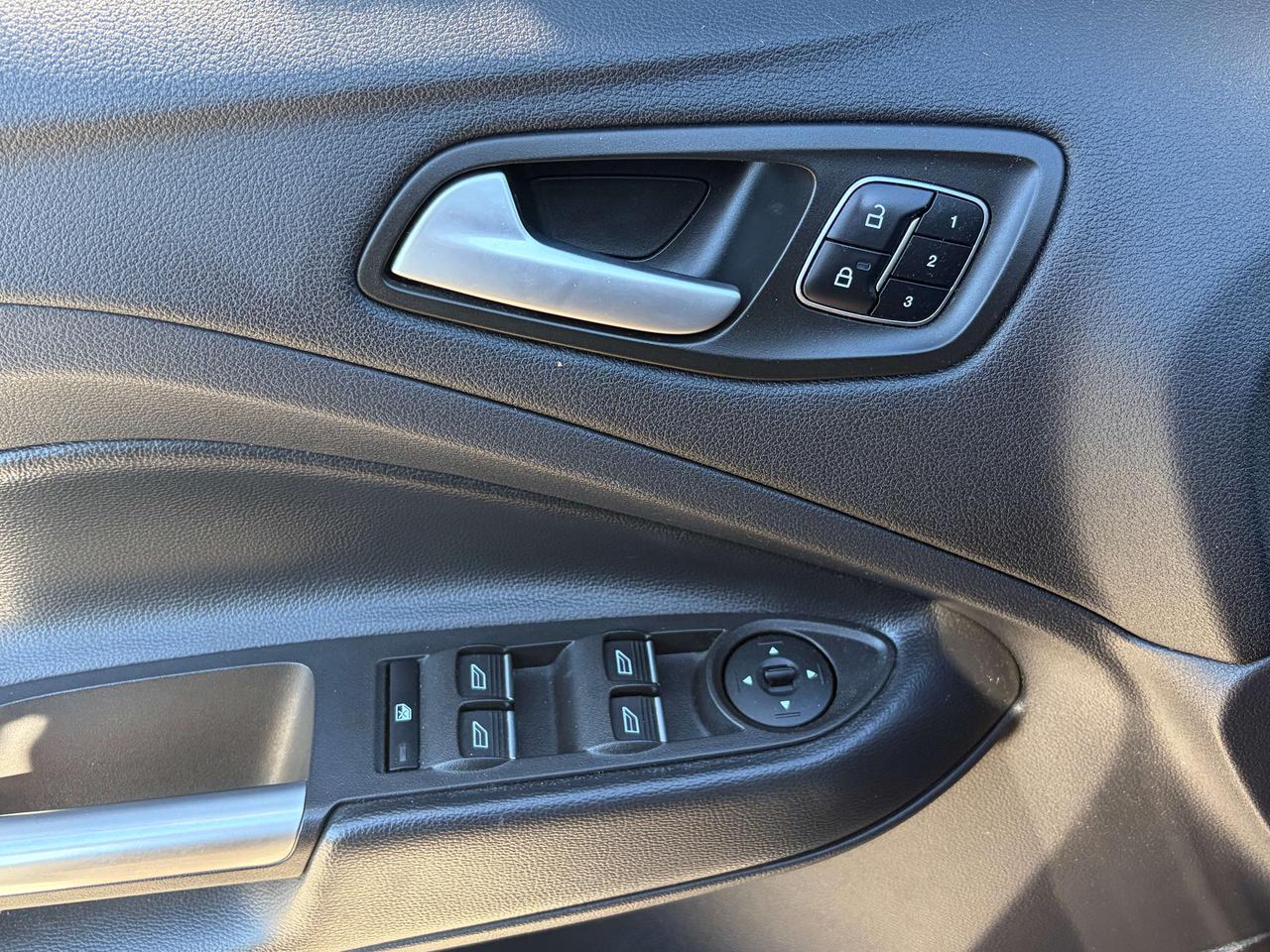 2019 Ford Escape Titanium 4WD Photo