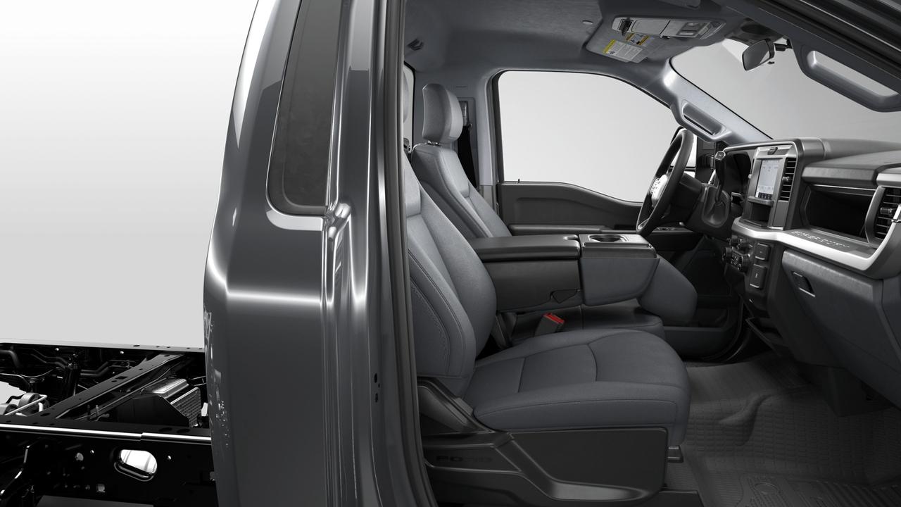2026 Ford F-550 Super Duty DRW XL Photo5