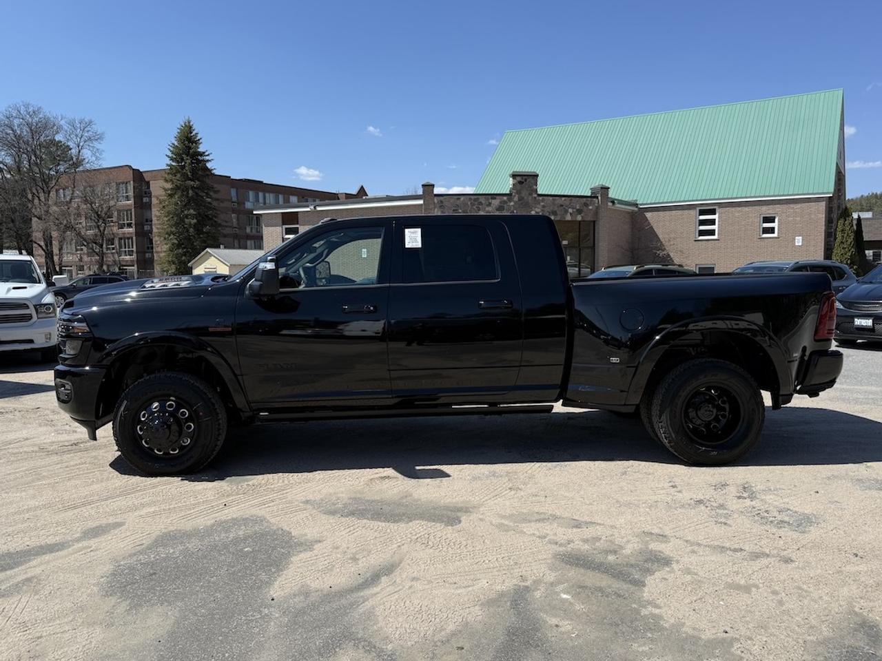 2026 RAM 3500 Limited 4x4 Photo3
