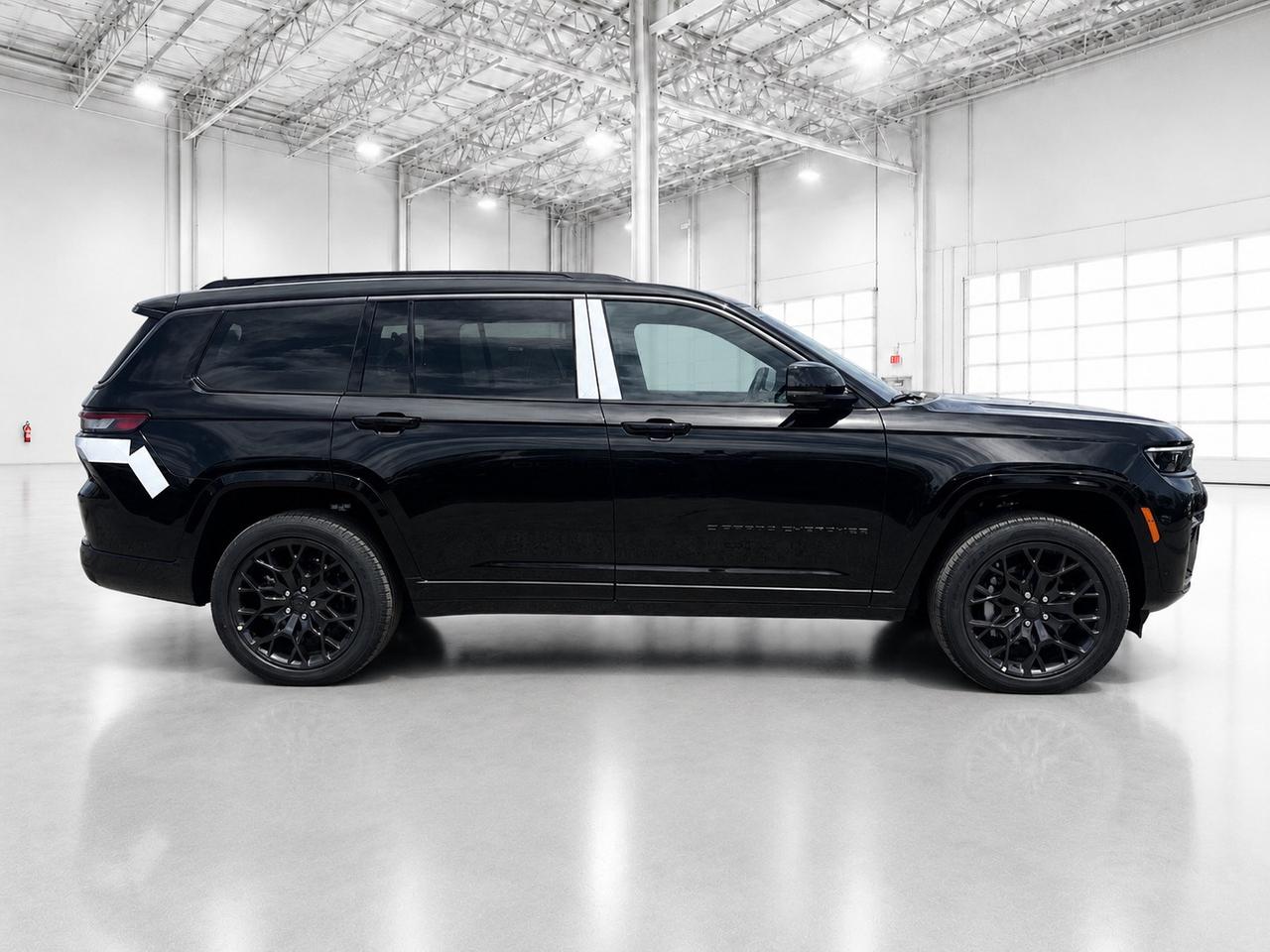 2026 Jeep Grand Cherokee L L SUMMIT | Leather | Adv Pro Tech 4 | Obsidian Pkg Photo
