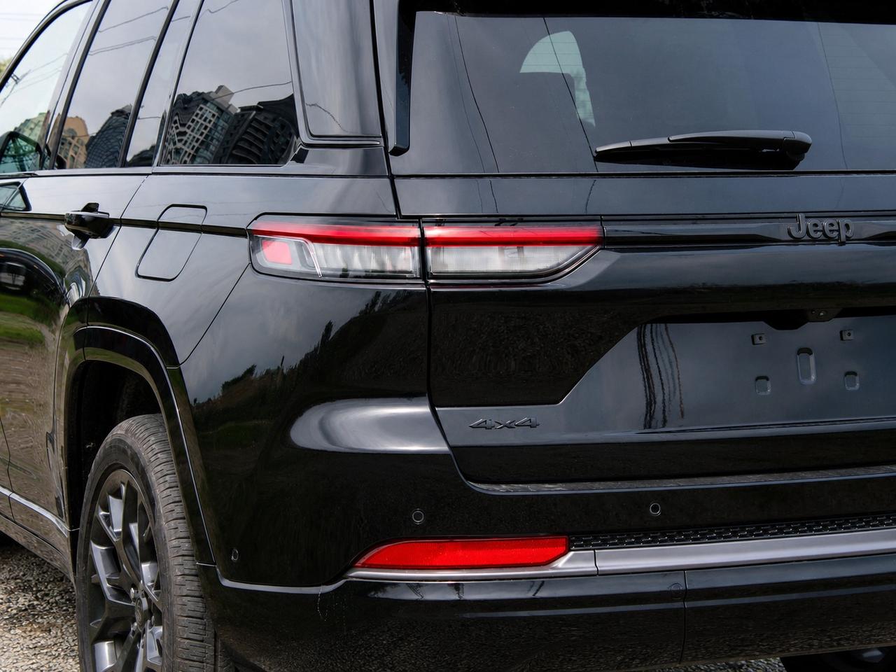 2026 Jeep Grand Cherokee SUMMIT | Adv Pro Tech 4 | Obsidian | 4x4 Photo