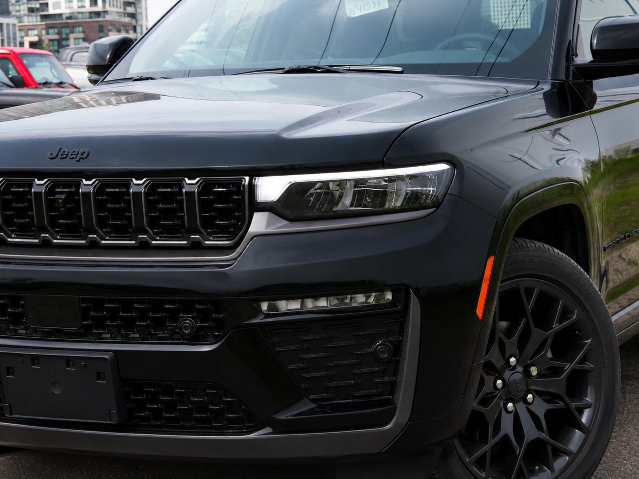 2026 Jeep Grand Cherokee SUMMIT | Adv Pro Tech 4 | Obsidian | 4x4 Photo