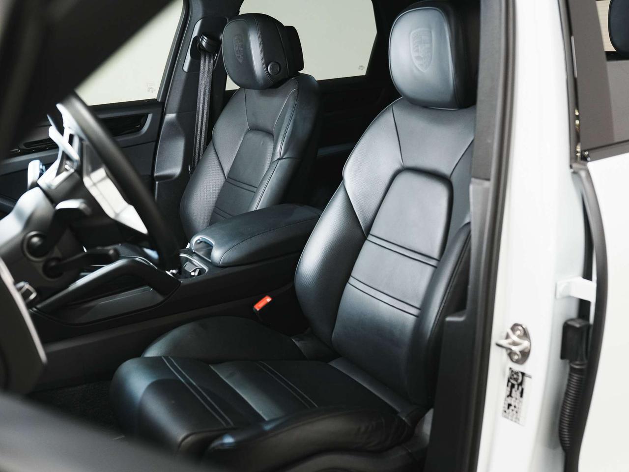 2020 Porsche Cayenne PREMIUM PKG | BOSE | PANO | 21 IN Photo