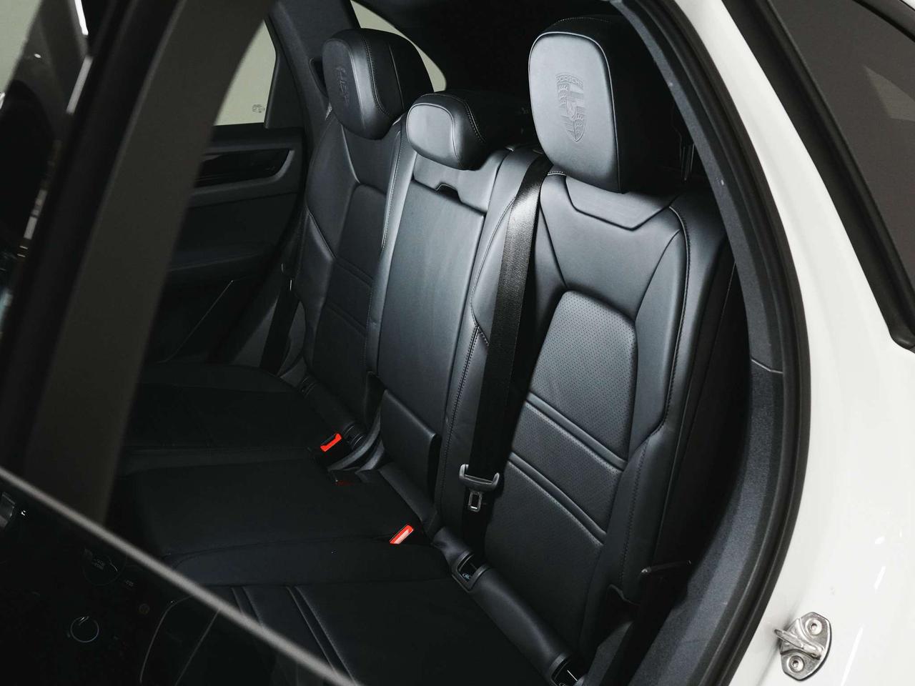 2020 Porsche Cayenne PREMIUM PKG | BOSE | PANO | 21 IN Photo