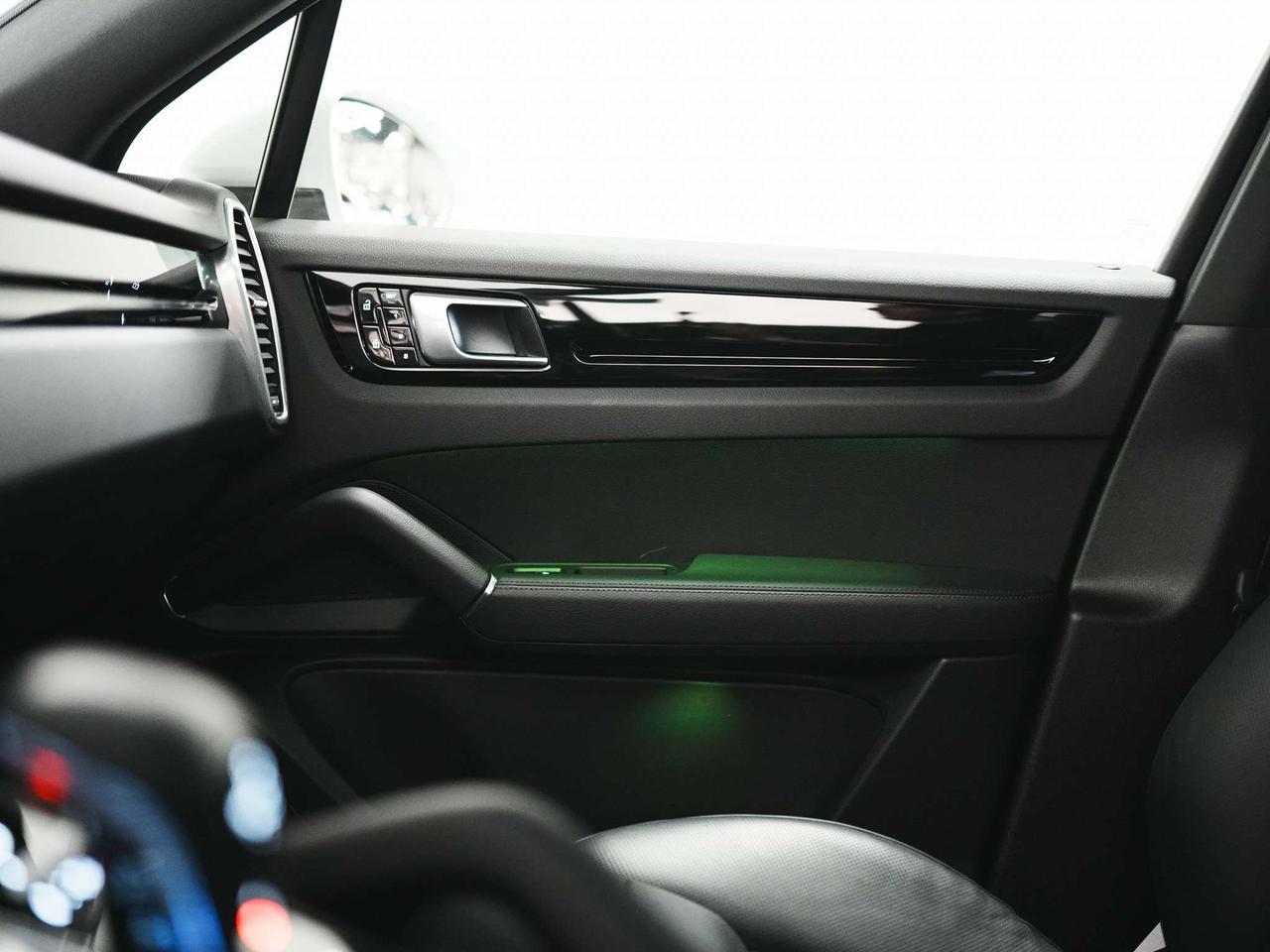 2020 Porsche Cayenne PREMIUM PKG | BOSE | PANO | 21 IN Photo