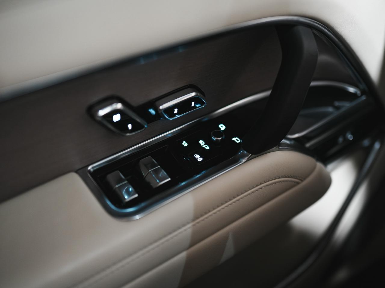 2023 Land Rover Range Rover P530 | FIRST OPTION | REAR EXCLUSIVE PKG | 23 IN Photo