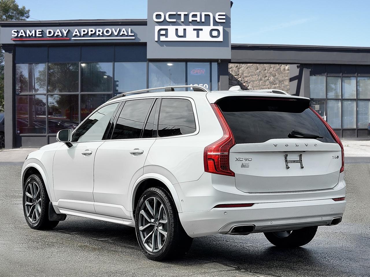 2018 Volvo XC90 T6 AWD Momentum Photo