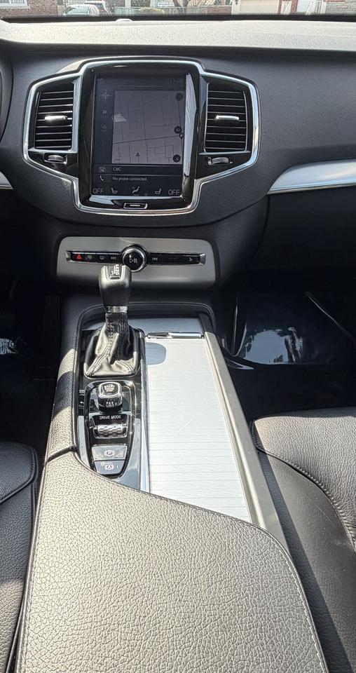 2018 Volvo XC90 T6 AWD Momentum Photo