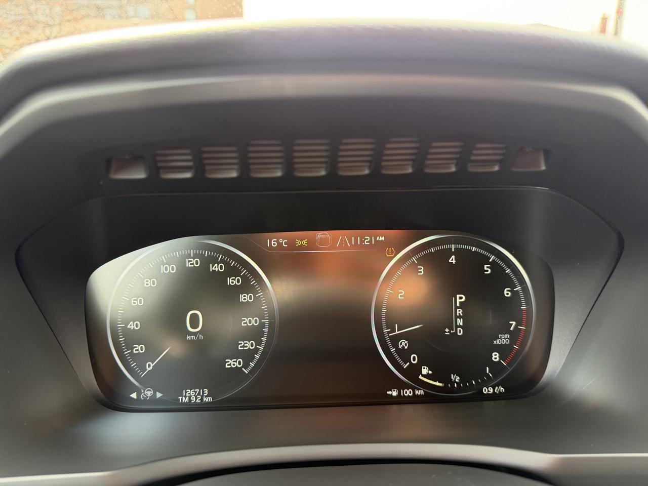 2018 Volvo XC90 T6 AWD Momentum Photo