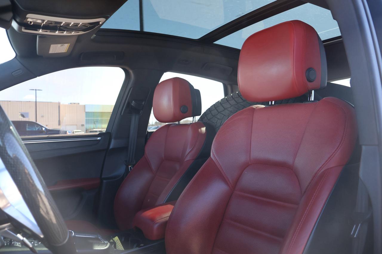 2017 Porsche Macan | | CD Player | Photo