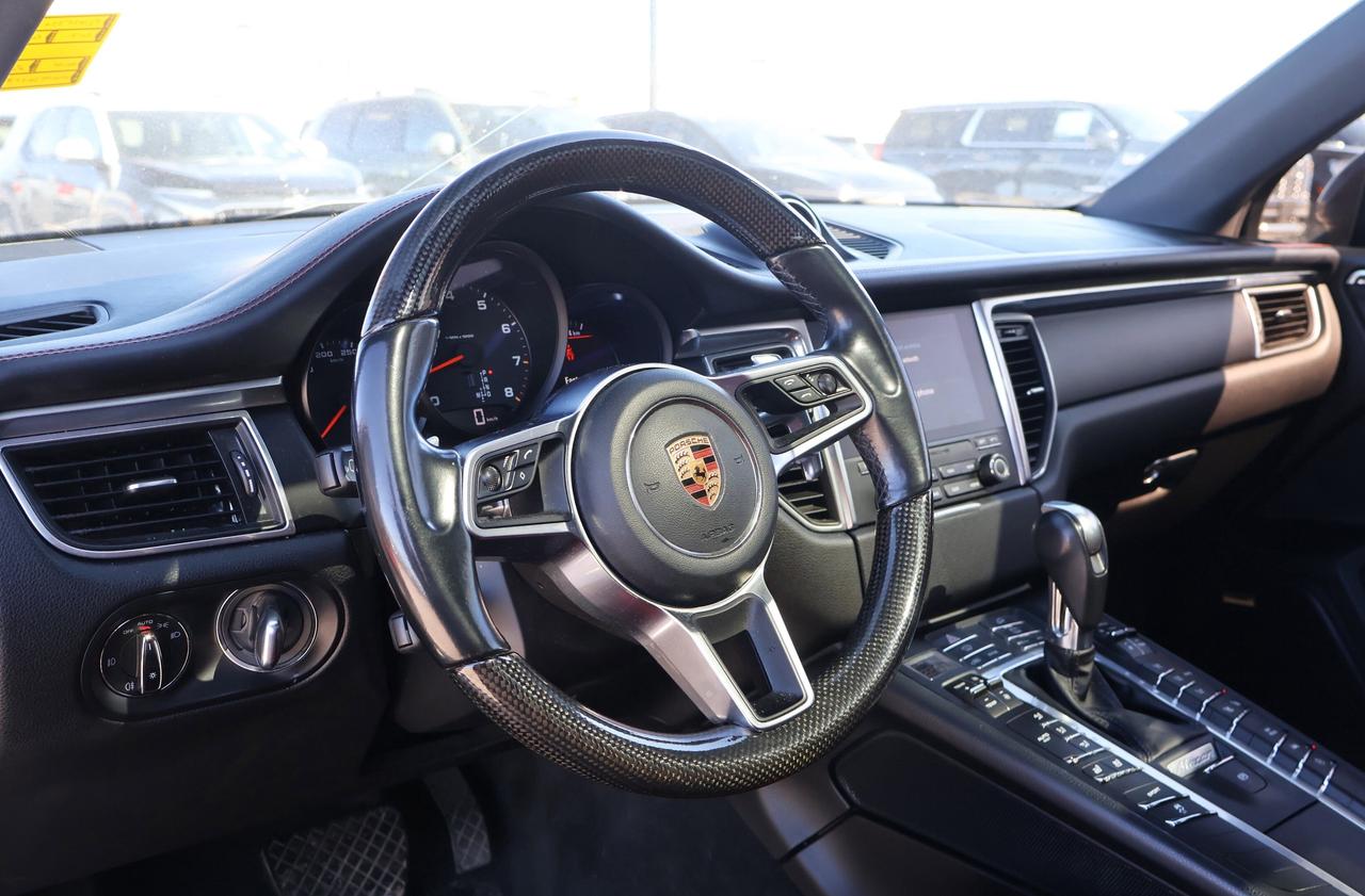 2017 Porsche Macan | | CD Player | Photo