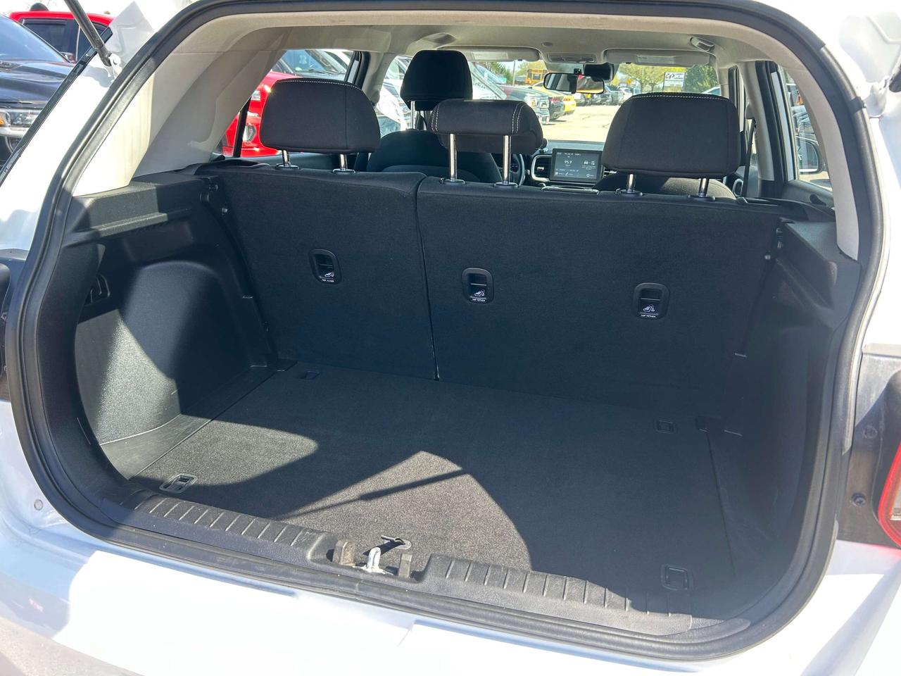 2021 Hyundai Venue PREFERRED, CLEAN CARFAX, HEATED SEATS, BACK UP CAM - Photo #20