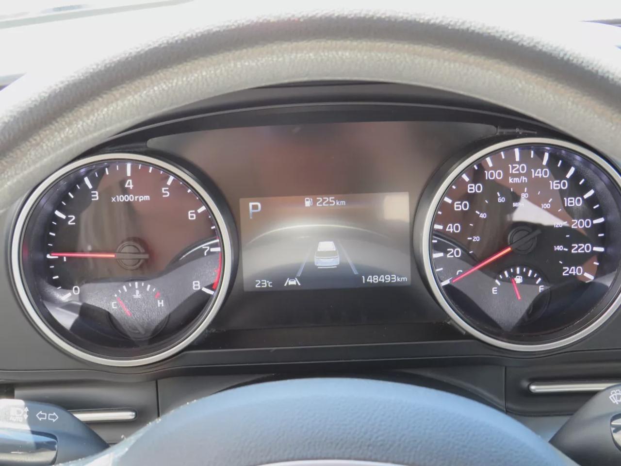 2022 Kia Carnival LX | Clean Title No Accidents | 7 passenger | Stow and Go Seating | Digital Touchscreen | Reverse Camera | USB | Aux Photo