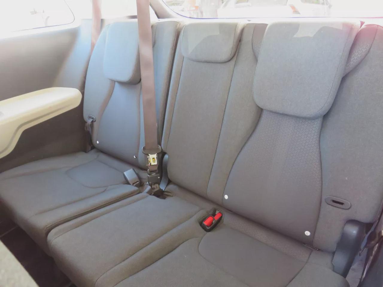 2022 Kia Carnival LX | Clean Title No Accidents | 7 passenger | Stow and Go Seating | Digital Touchscreen | Reverse Camera | USB | Aux Photo