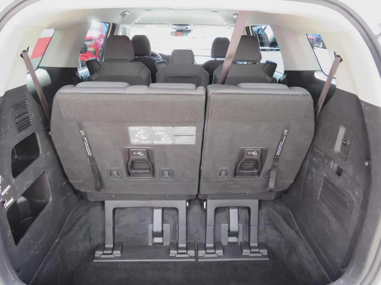 2022 Kia Carnival LX | Clean Title No Accidents | 7 passenger | Stow and Go Seating | Digital Touchscreen | Reverse Camera | USB | Aux Photo