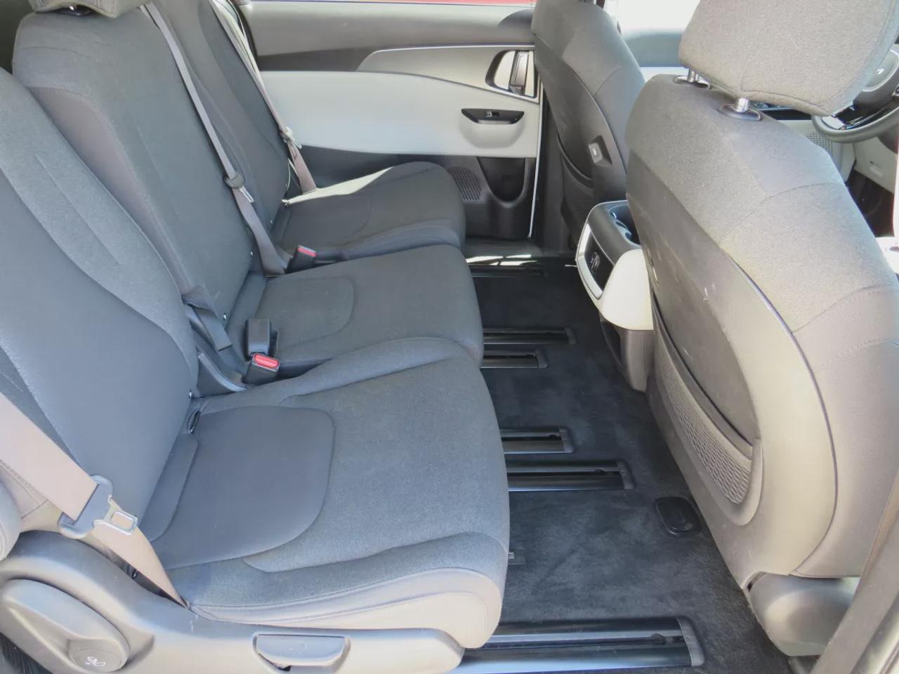2022 Kia Carnival LX | Clean Title No Accidents | 7 passenger | Stow and Go Seating | Digital Touchscreen | Reverse Camera | USB | Aux Photo