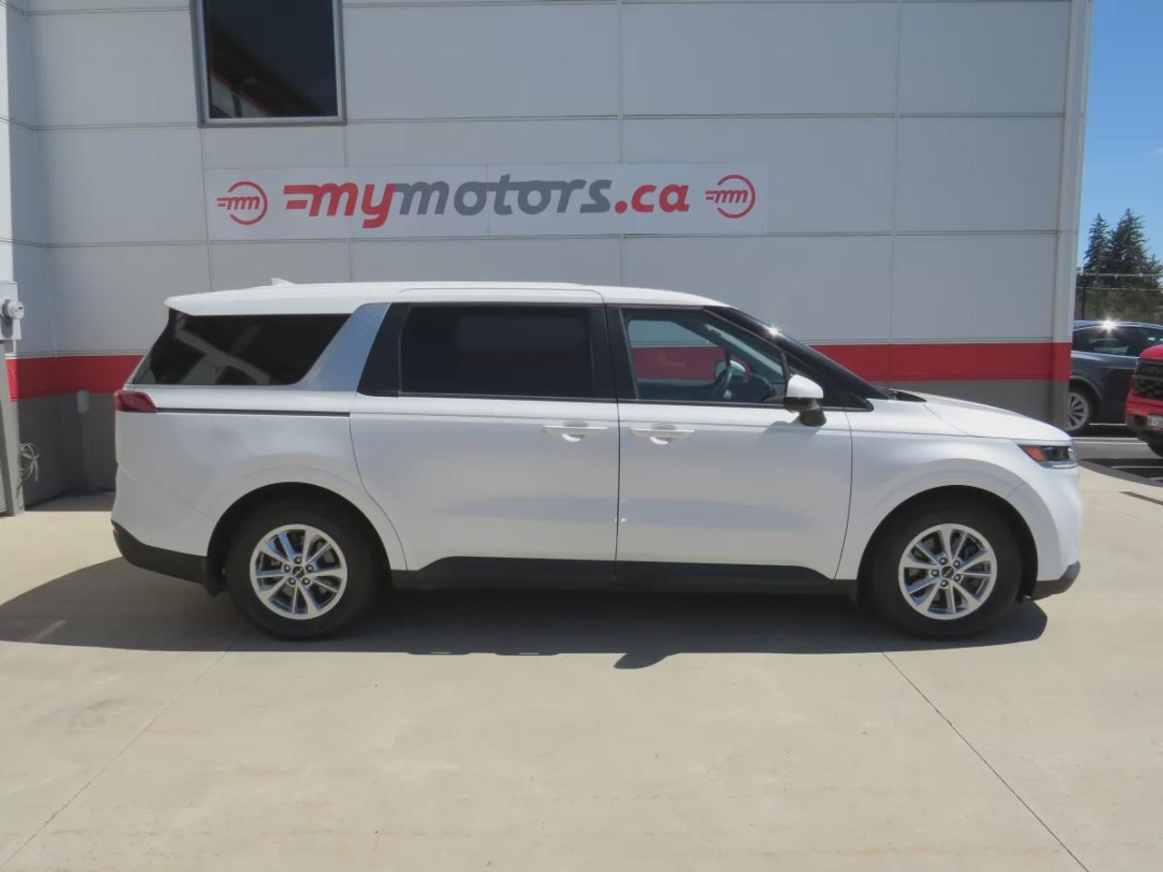 2022 Kia Carnival LX | Clean Title No Accidents | 7 passenger | Stow and Go Seating | Digital Touchscreen | Reverse Camera | USB | Aux Photo