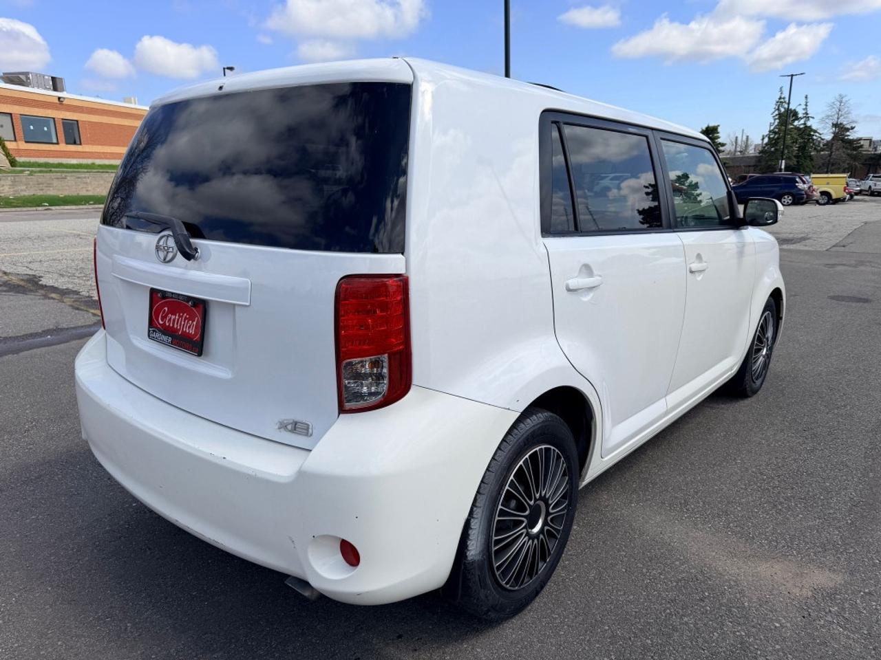 2012 Scion xB Release Series 9.0 4dr Wagon (2.4L 4cyl 5M) Photo3