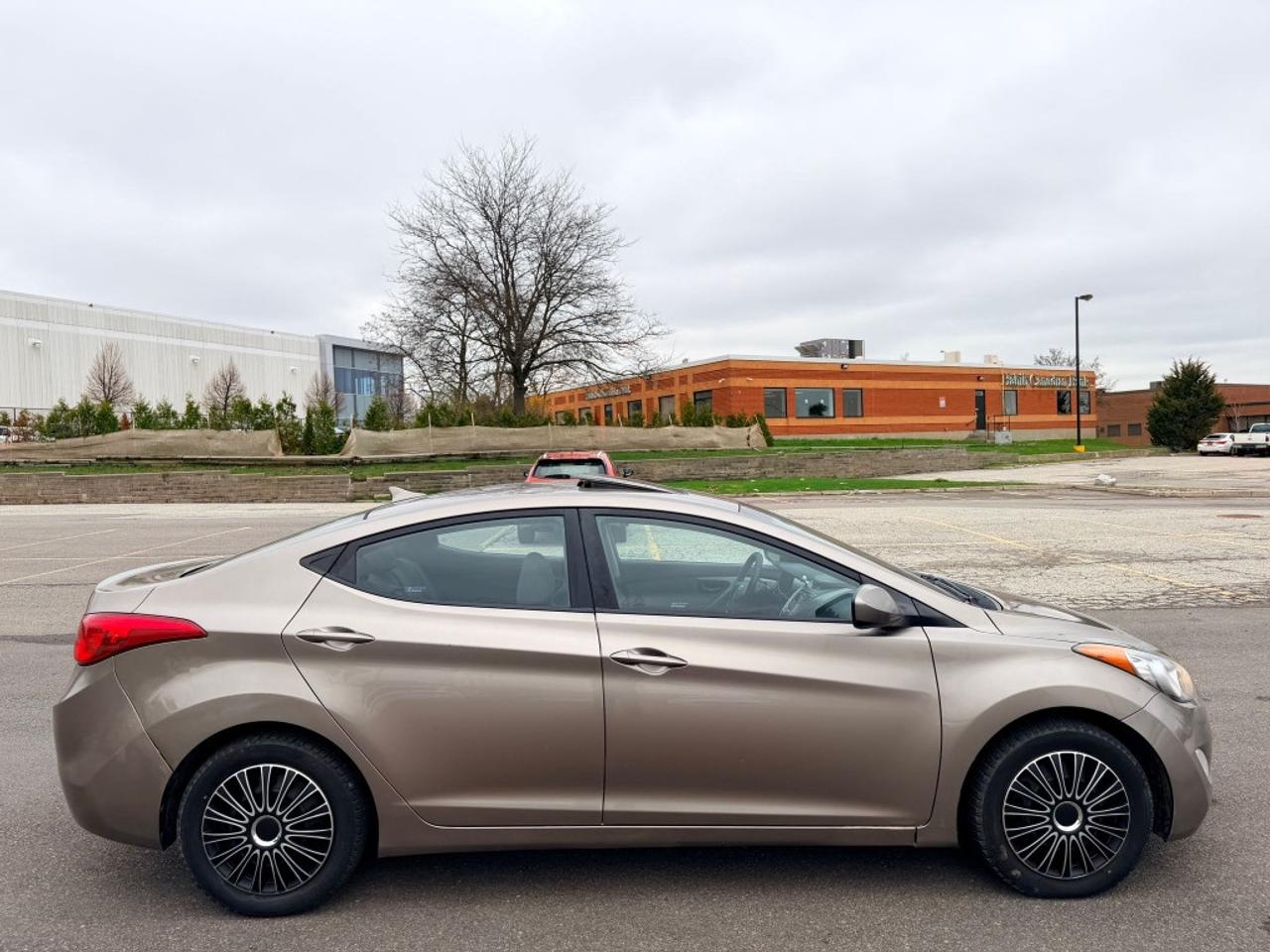 2013 Hyundai Elantra GLS 4dr Sedan (1.8L 4cyl 6M) Photo