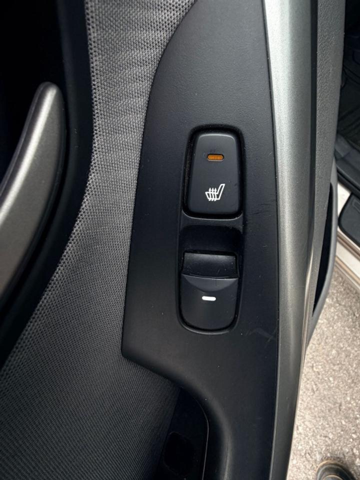 2013 Hyundai Elantra GLS 4dr Sedan (1.8L 4cyl 6M) Photo