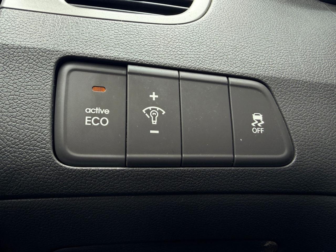 2013 Hyundai Elantra GLS 4dr Sedan (1.8L 4cyl 6M) Photo