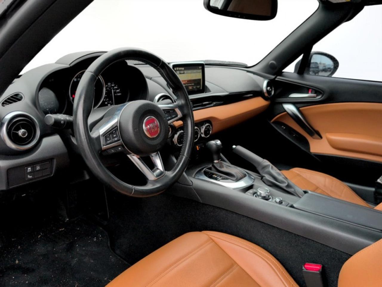2017 Fiat 124 Spider Lusso  **PREMIUM COLLECTION** Photo