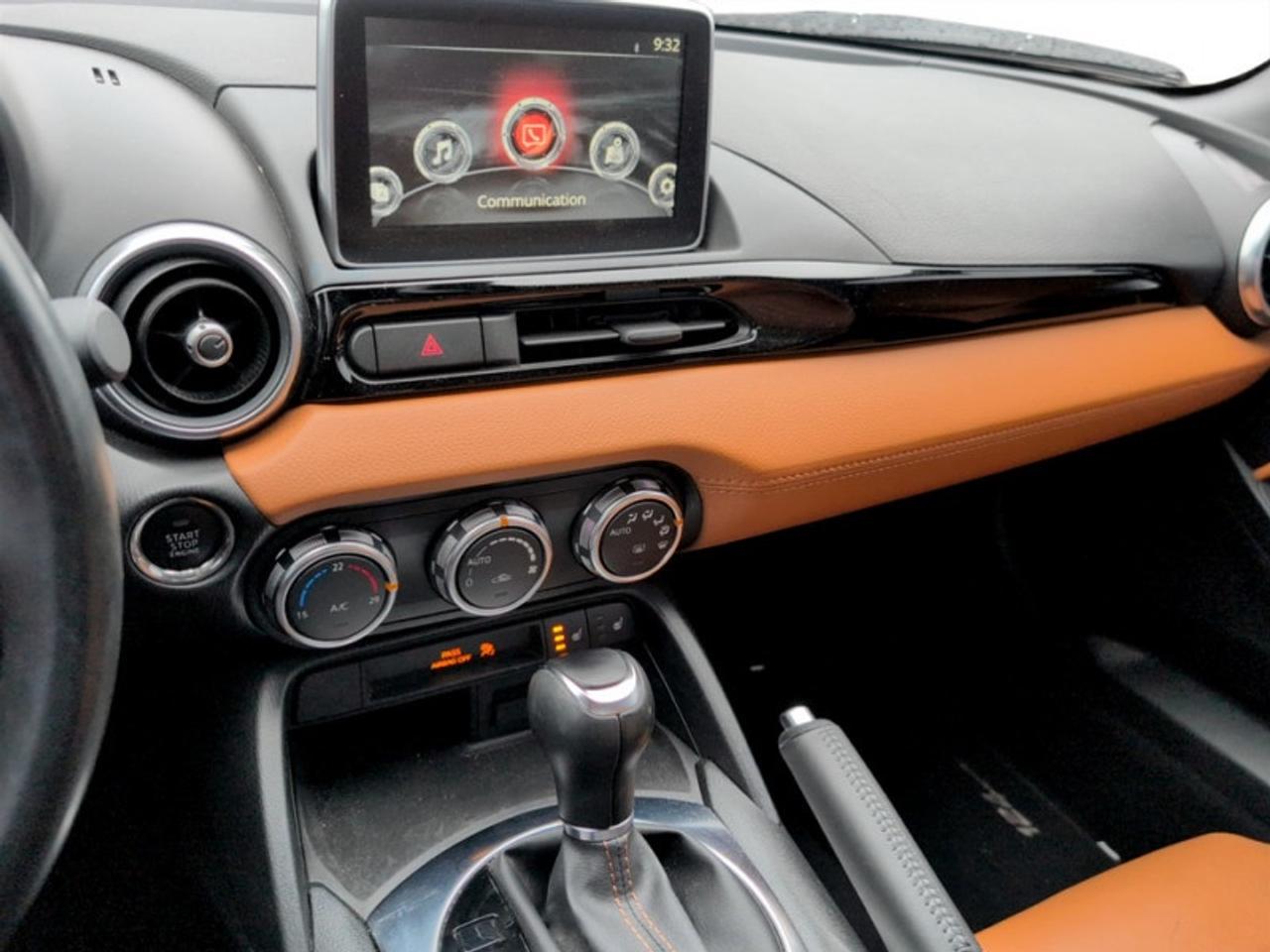 2017 Fiat 124 Spider Lusso  **PREMIUM COLLECTION** Photo