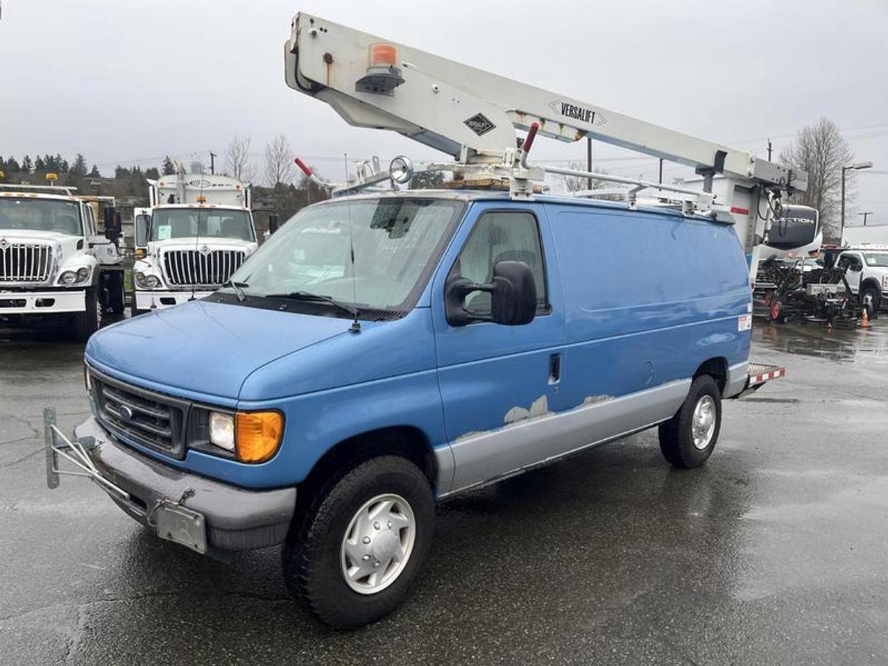 Used 2006 Ford Econoline E-350 Super Duty Cargo Van with 29 ft Versa Lift Bucket for sale in Burnaby, BC