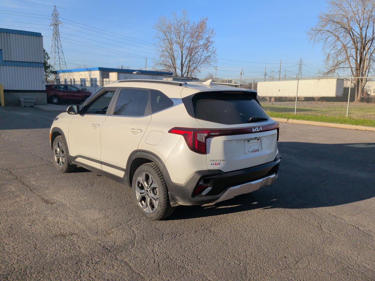 2024 Kia Seltos EX Photo2