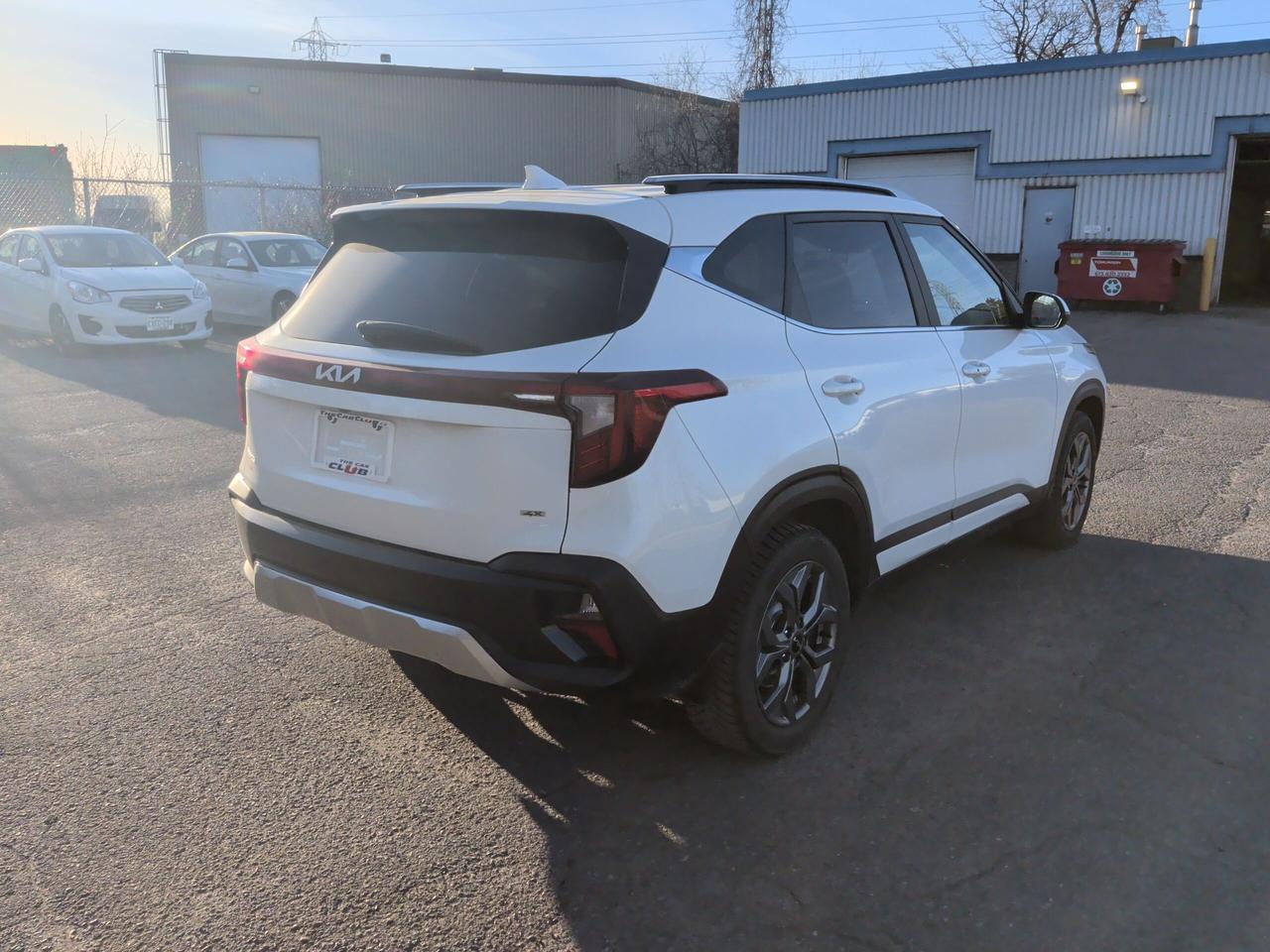 2024 Kia Seltos EX Photo4
