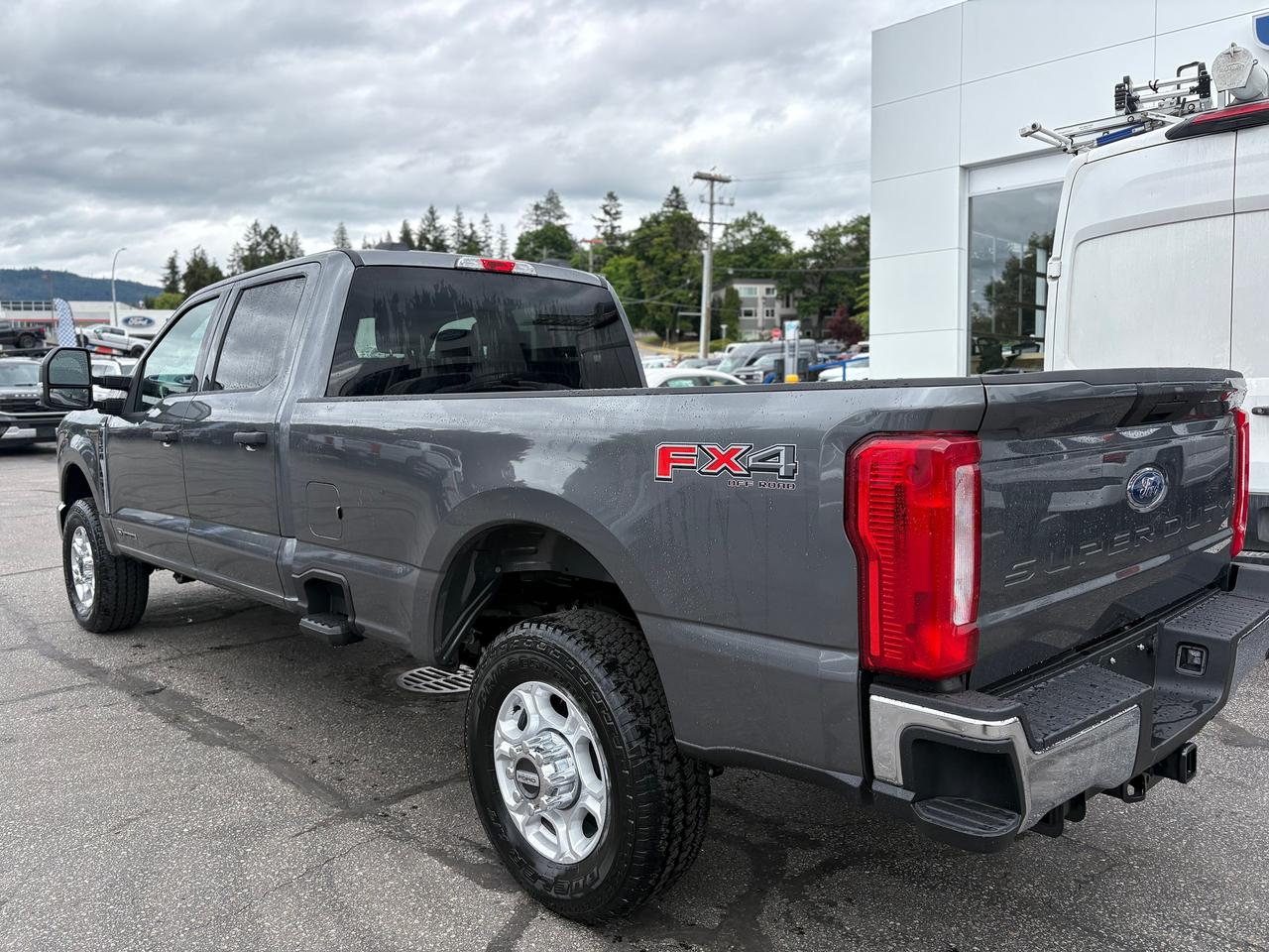 2026 Ford F-350 Super Duty SRW XLT Photo2