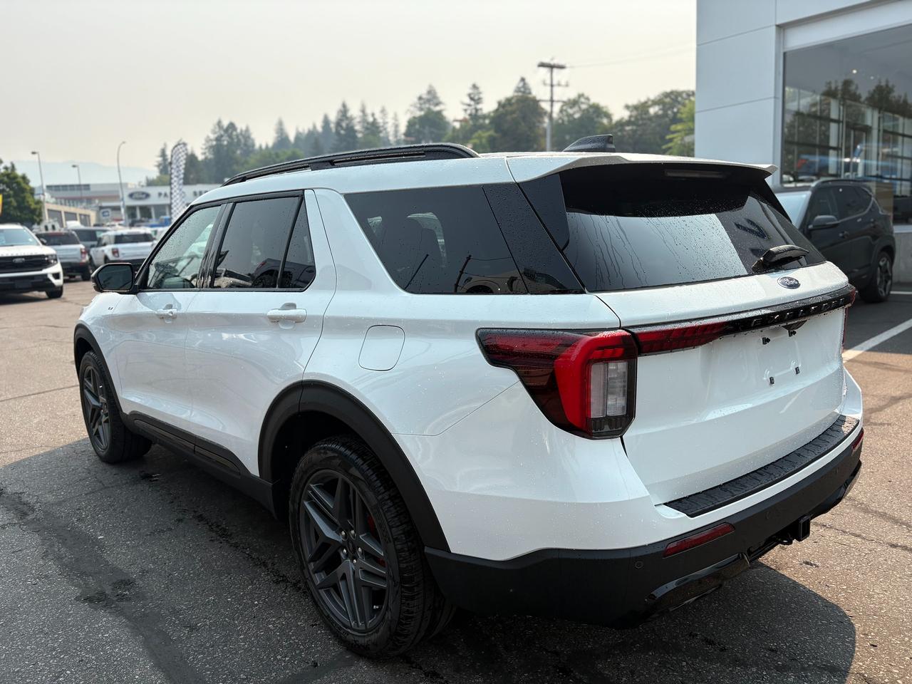 2026 Ford Explorer ST-Line Photo2