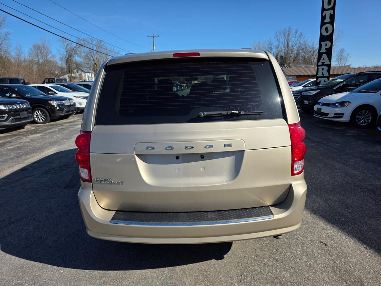 2012 Dodge Grand Caravan SE Photo