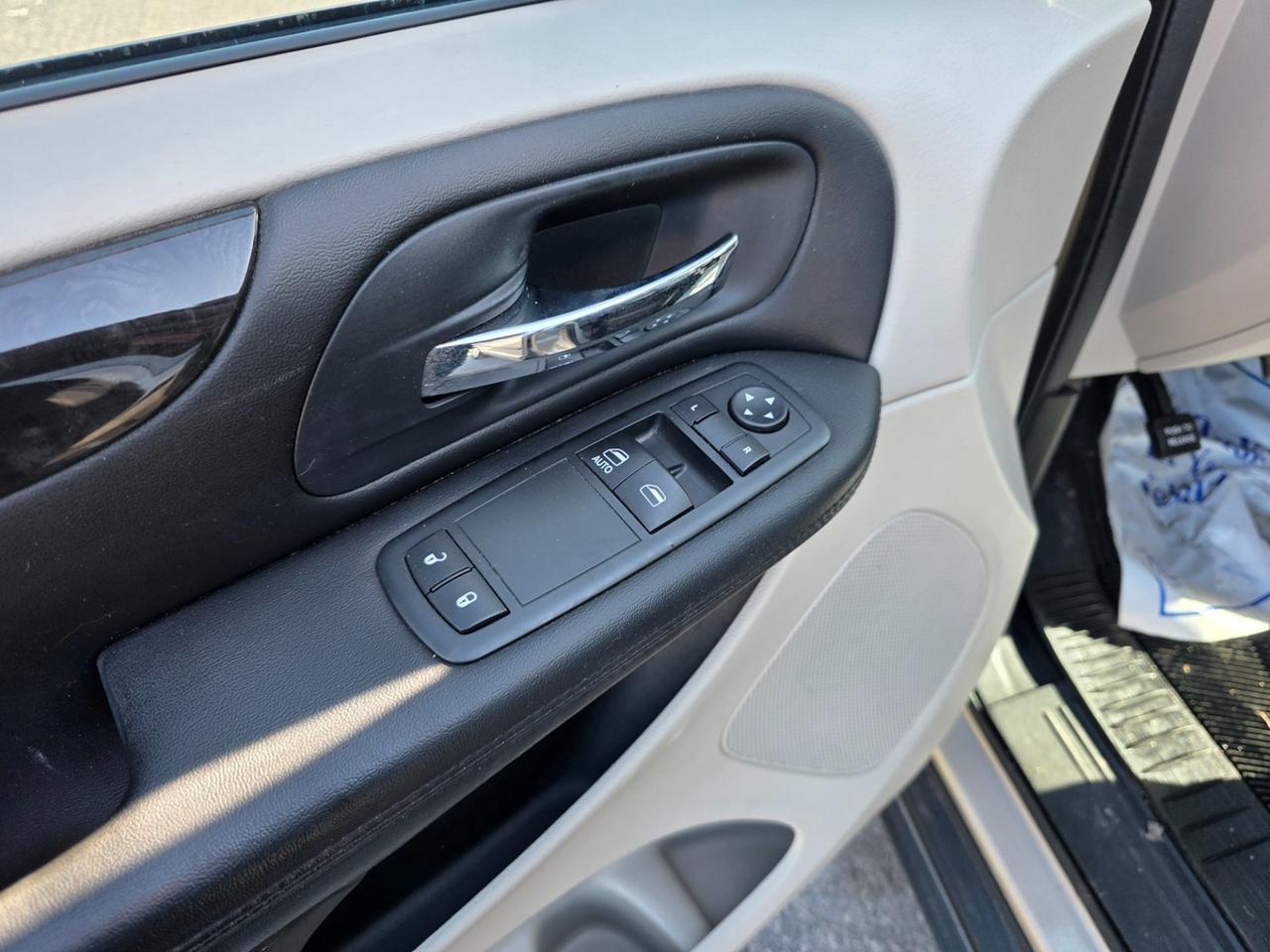2012 Dodge Grand Caravan SE Photo