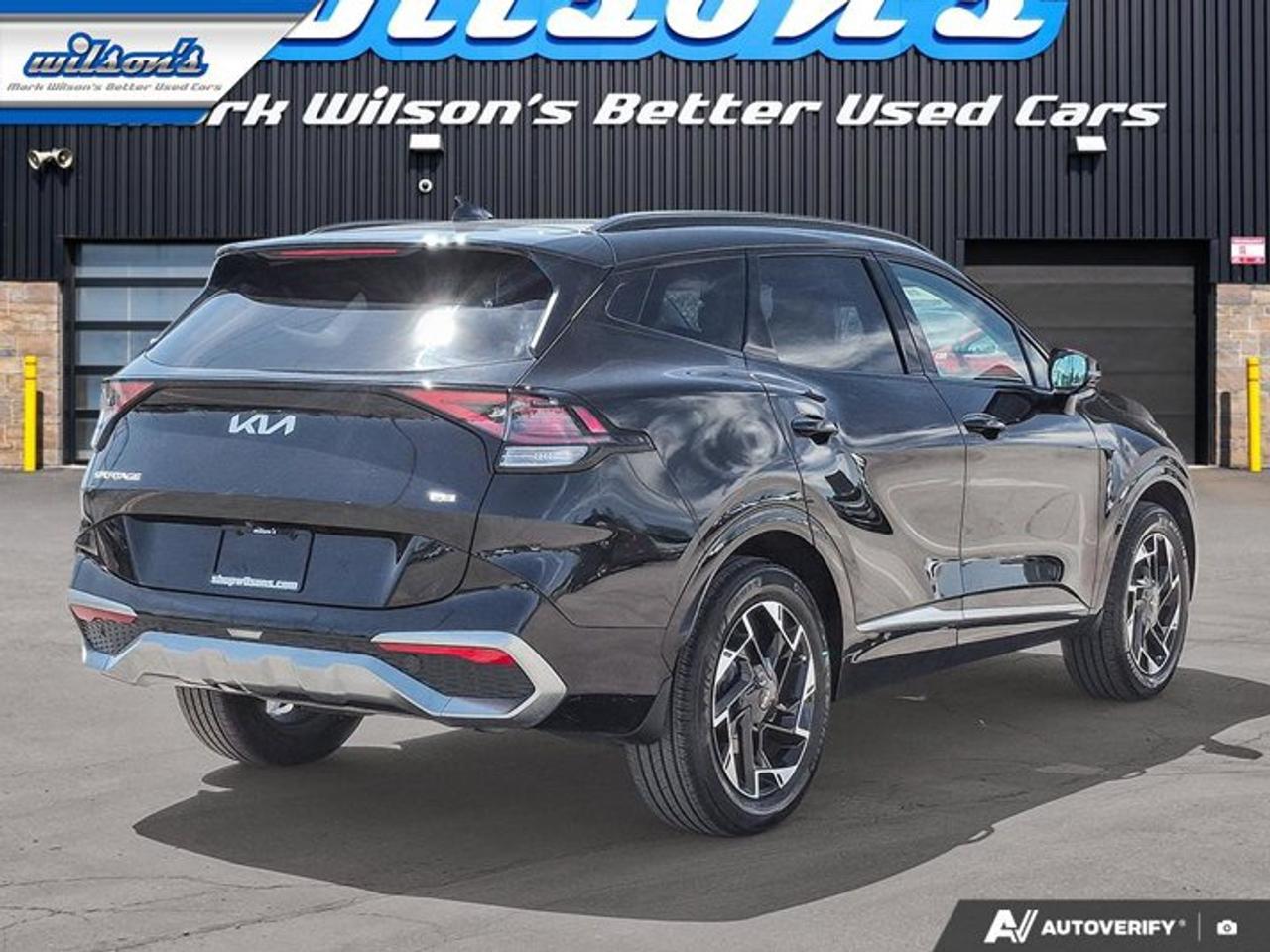 2024 Kia Sportage EX Premium AWD | Leather | Pano Roof | Cooled + Heated Seats | Power Liftgate | Nav | and More ! Photo