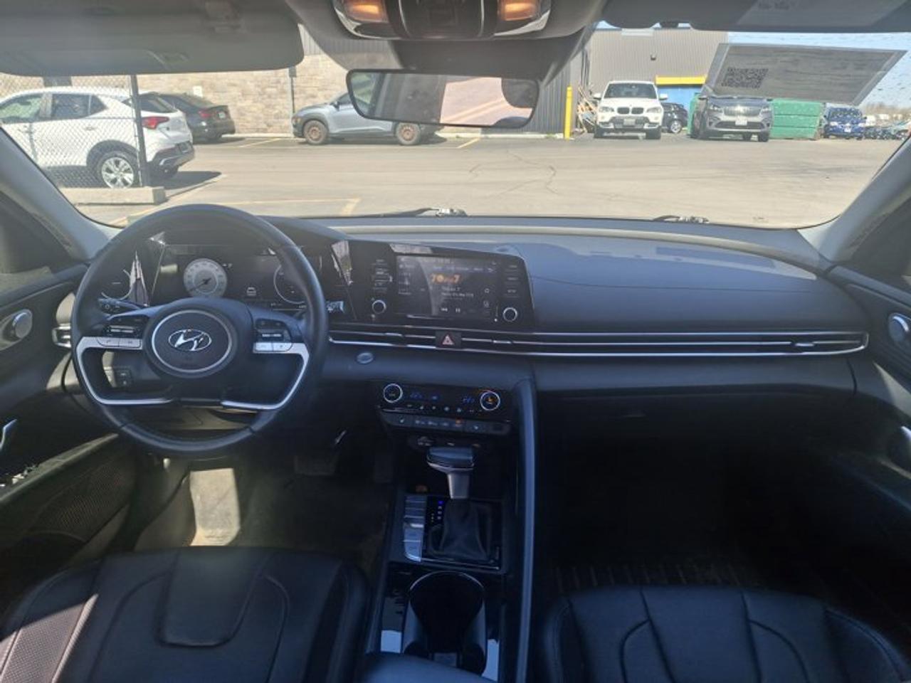 2022 Hyundai Elantra Hybrid Ultimate | Leather | Sunroof | Heated Bucket Seats + Steering | Remote Start | CarPlay and More ! Photo